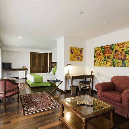 Hotel Emaus Bogota Bagian luar foto
