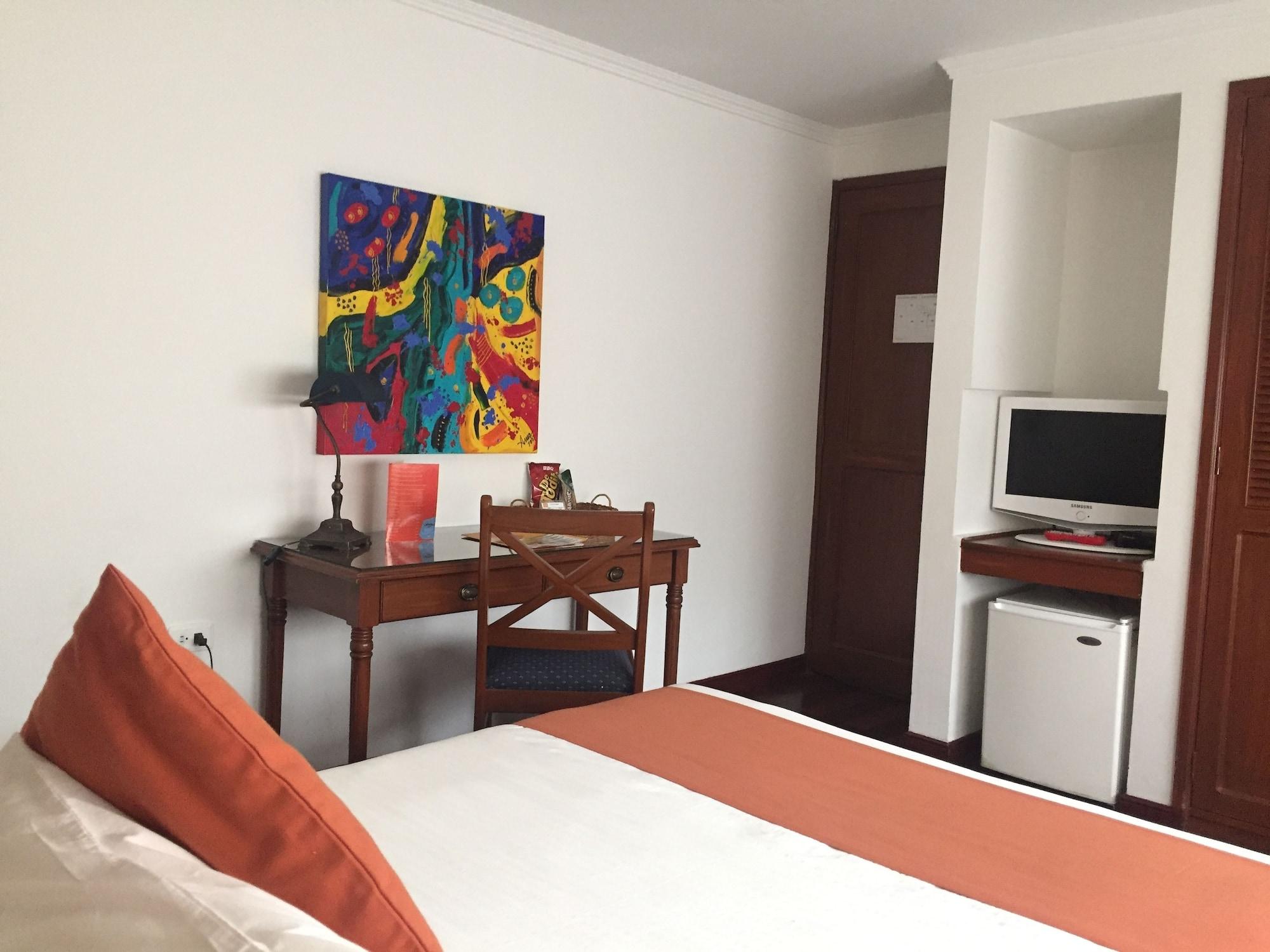 Hotel Emaus Bogota Bagian luar foto