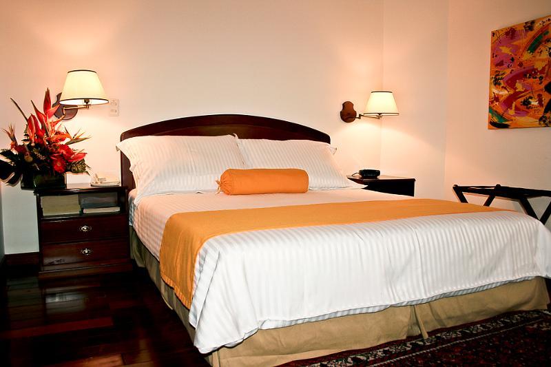 Hotel Emaus Bogota Bagian luar foto