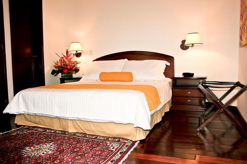 Hotel Emaus Bogota Bagian luar foto