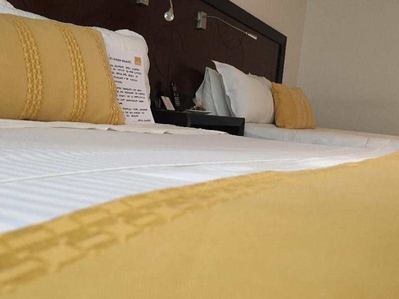 Hotel Emaus Bogota Bagian luar foto