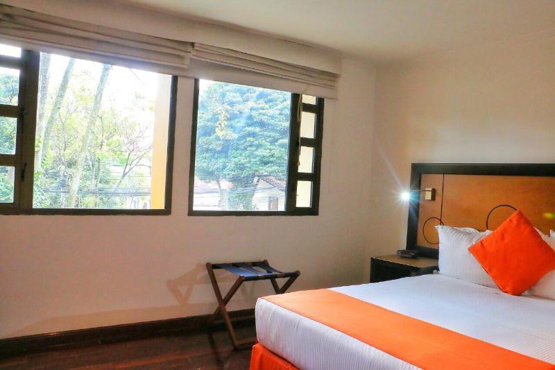 Hotel Emaus Bogota Bagian luar foto