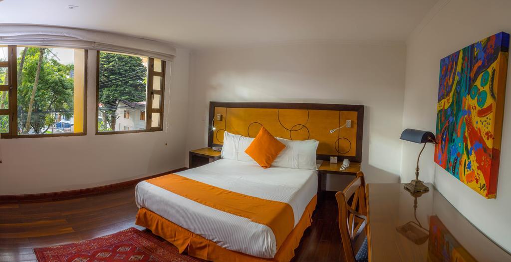 Hotel Emaus Bogota Bagian luar foto