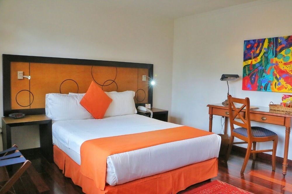 Hotel Emaus Bogota Bagian luar foto
