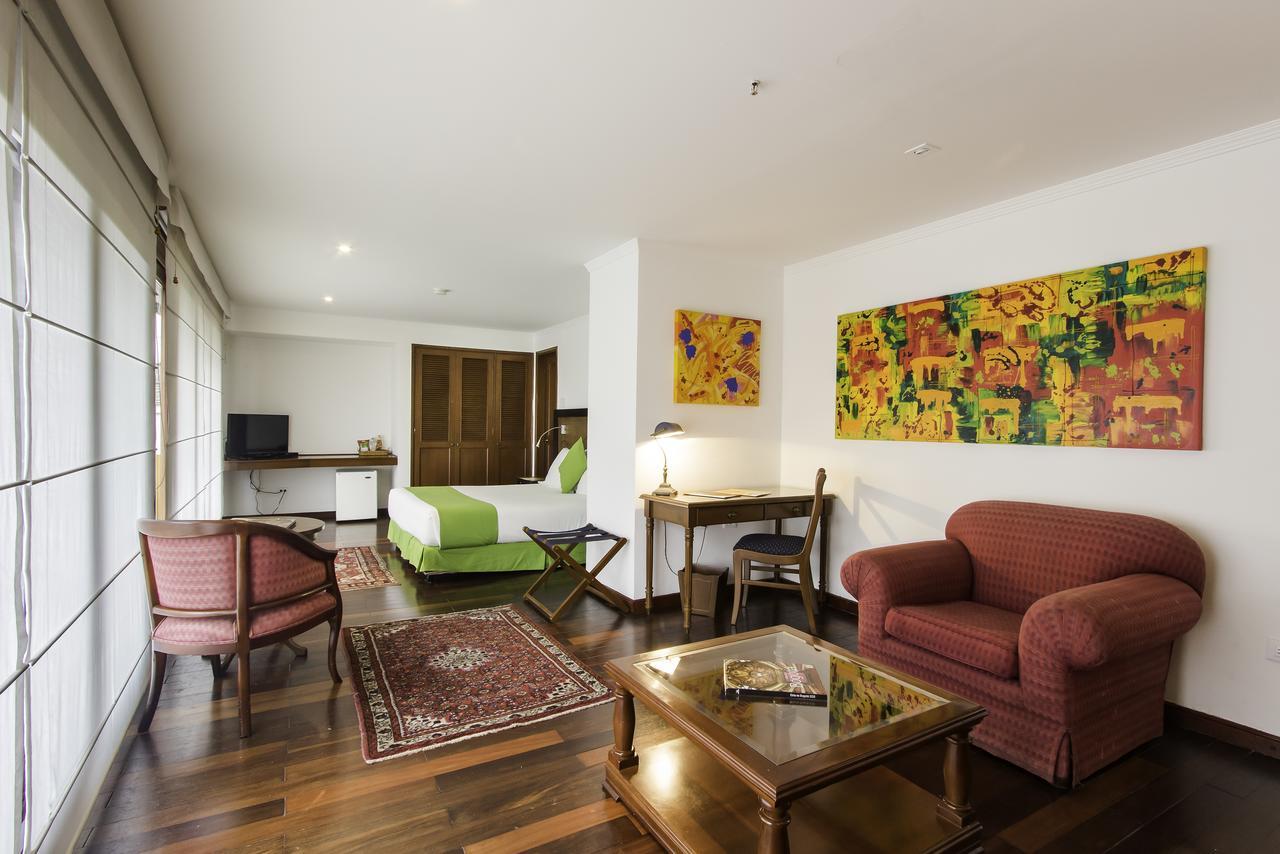 Hotel Emaus Bogota Bagian luar foto