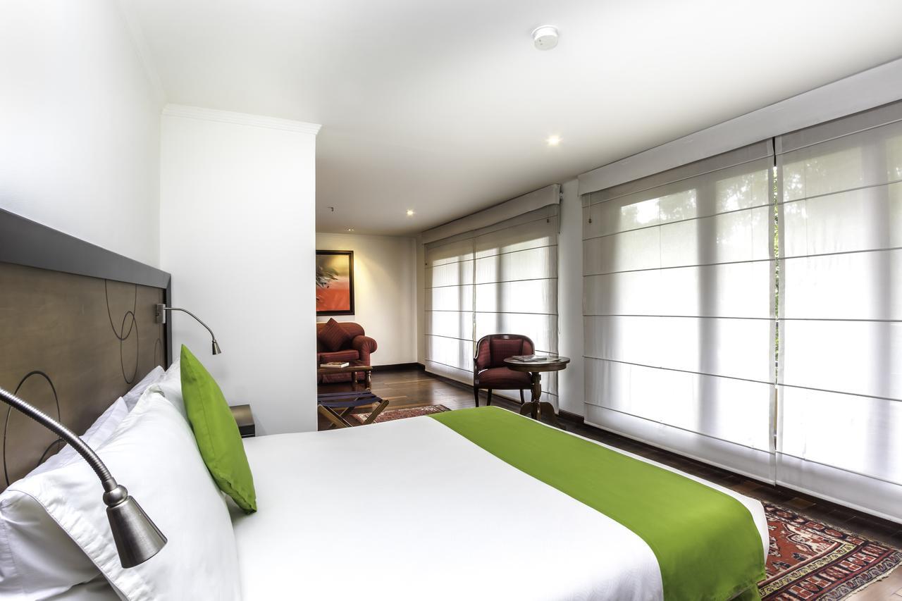 Hotel Emaus Bogota Bagian luar foto