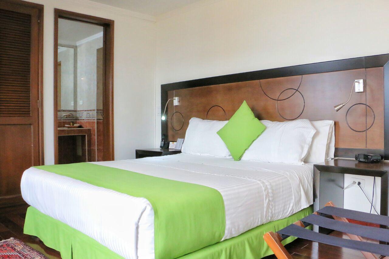 Hotel Emaus Bogota Bagian luar foto
