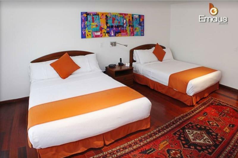 Hotel Emaus Bogota Bagian luar foto